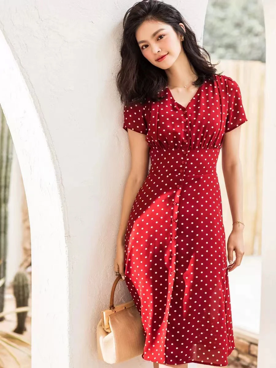 French niche tea break dress slimming women's summer V-neck chiffon high-end feeling Hepburn style red polka dot dress
French niche tea break dress slimming women's summer V-neck chiffon high-end feeling Hepburn style red polka dot dress