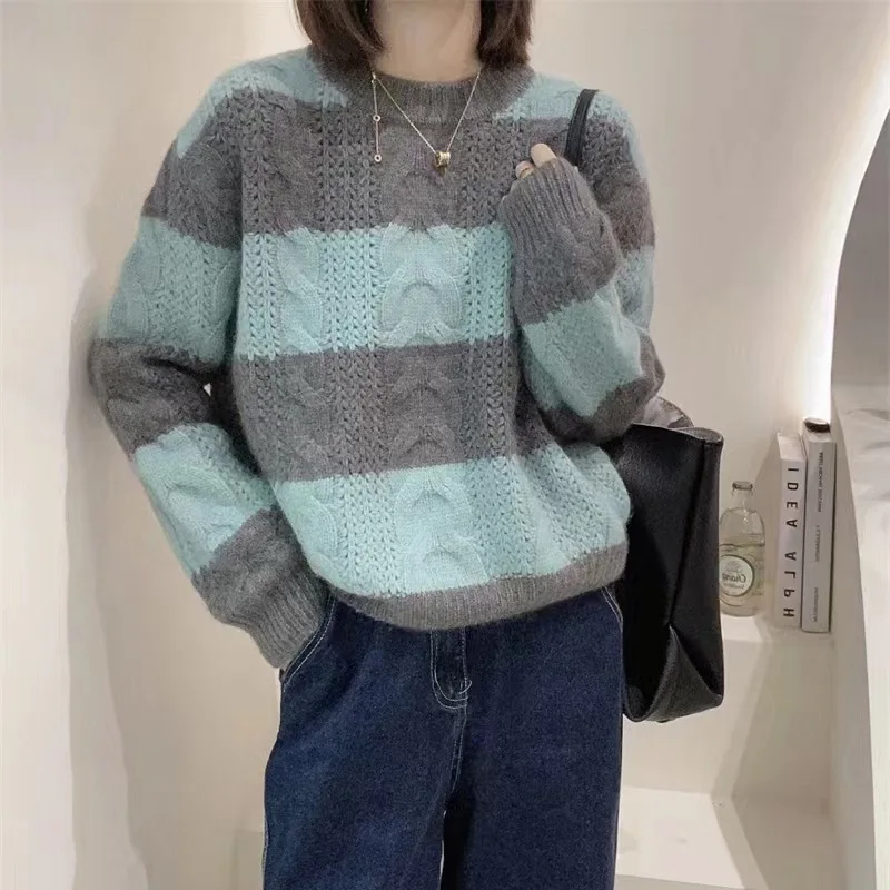 Lazy style wide striped round neck pullover sweater for women's autumn and winter new pullover knit 
Lazy style wide striped round neck pullover sweater for women's autumn and winter new pullover knit