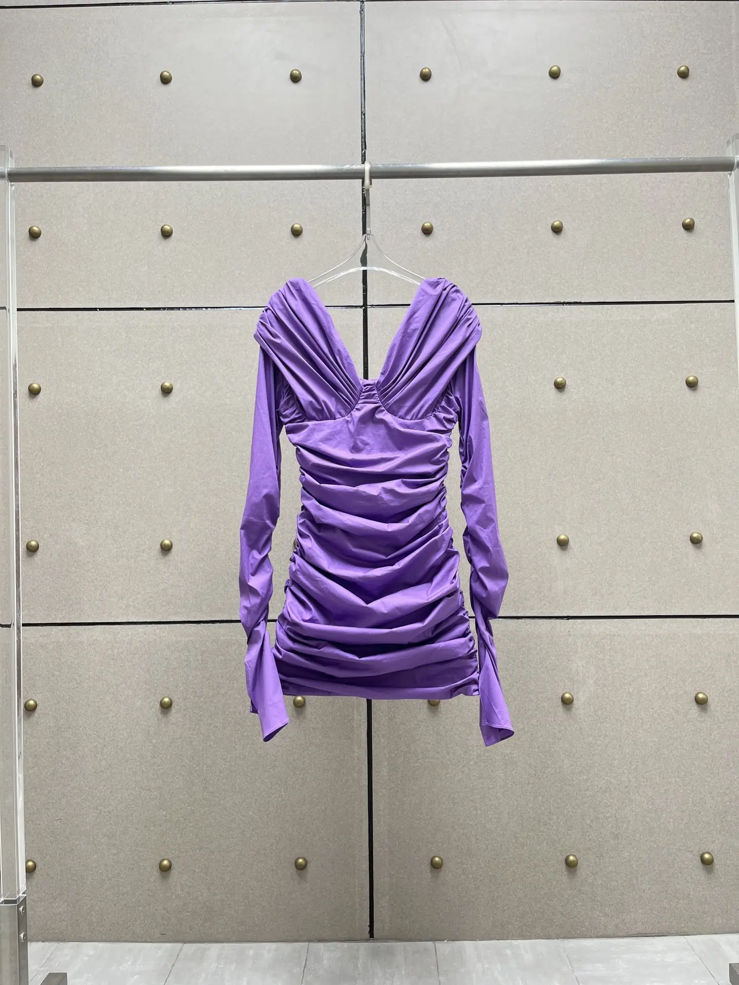 Black purple off-the-shoulder dress, age reduction and retro thin and will not wrap the body pure and fairy821
Black purple off-the-shoulder dress, age reduction and retro thin and will not wrap the body pure and fairy821