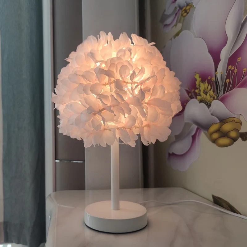 Bedroom Bedside Lamp Champagne Foldable Fabric Art Princess Table American Standard Ins Girl Romantic Wedding Lighting
Bedroom Bedside Lamp Champagne Foldable Fabric Art Princess Table American Standard Ins Girl Romantic Wedding Lighting