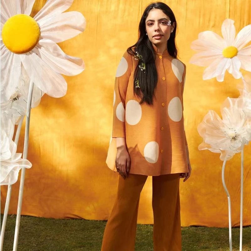 YUDX Miyake Pleated Female Suit 2023 Early Autumn Fashion Printed Single Breasted Top Straight Leg Wide Leg Pants Two-piece Set
YUDX Miyake Pleated Female Suit 2023 Early Autumn Fashion Printed Single Breasted Top Straight Leg Wide Leg Pants Two-piece Set