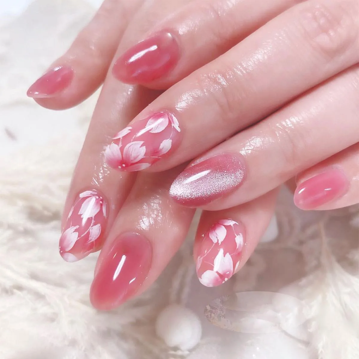 24Pcs/set Short French Fake Nails Blush Pink Flower Flash Artificial Nails Removable Reusable Wear Nails Decoration
24Pcs/set Short French Fake Nails Blush Pink Flower Flash Artificial Nails Removable Reusable Wear Nails Decoration