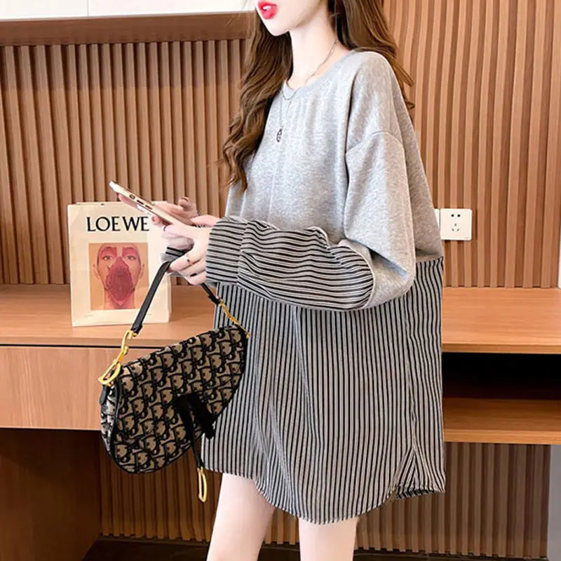 Academic Fashion Stripe Splice T-shirt Fake Two Piece Set Women's Spring New Leisure Long Sleeve Sweatshirt 2023 Gray New
Academic Fashion Stripe Splice T-shirt Fake Two Piece Set Women's Spring New Leisure Long Sleeve Sweatshirt 2023 Gray New