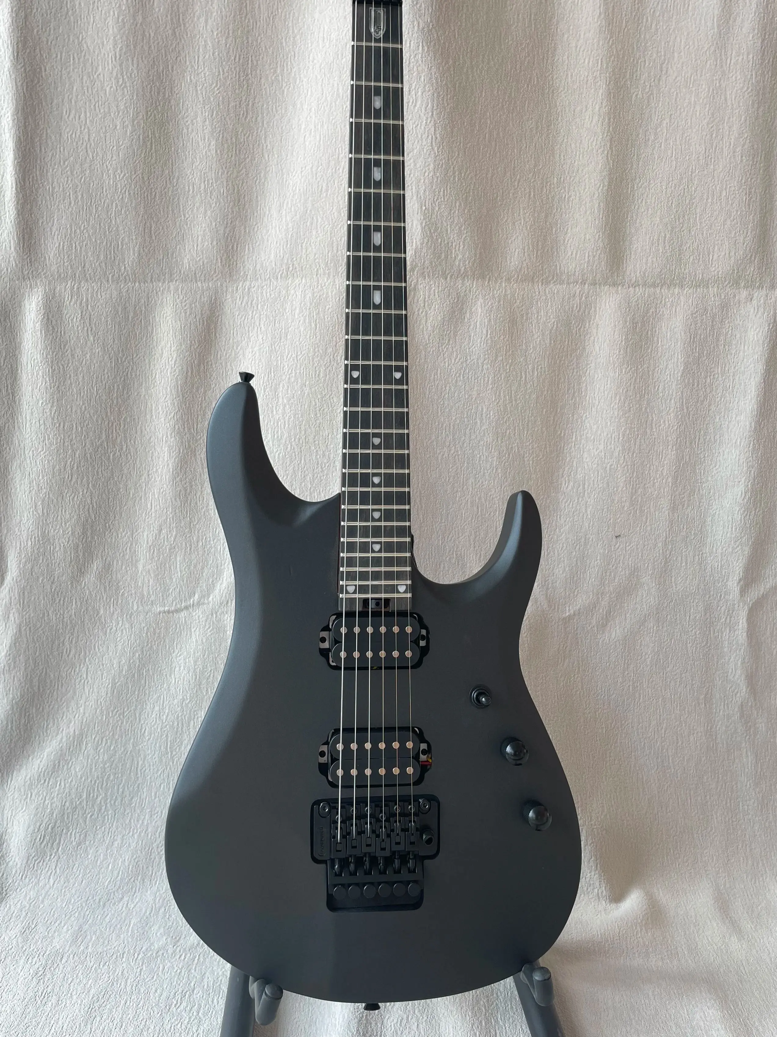 High-end Custom Ernie Ball Musician John Petrucci JP16 Electric Guitar Black Lava Finish,Ebony Fingerboard
High-end Custom Ernie Ball Musician John Petrucci JP16 Electric Guitar Black Lava Finish,Ebony Fingerboard