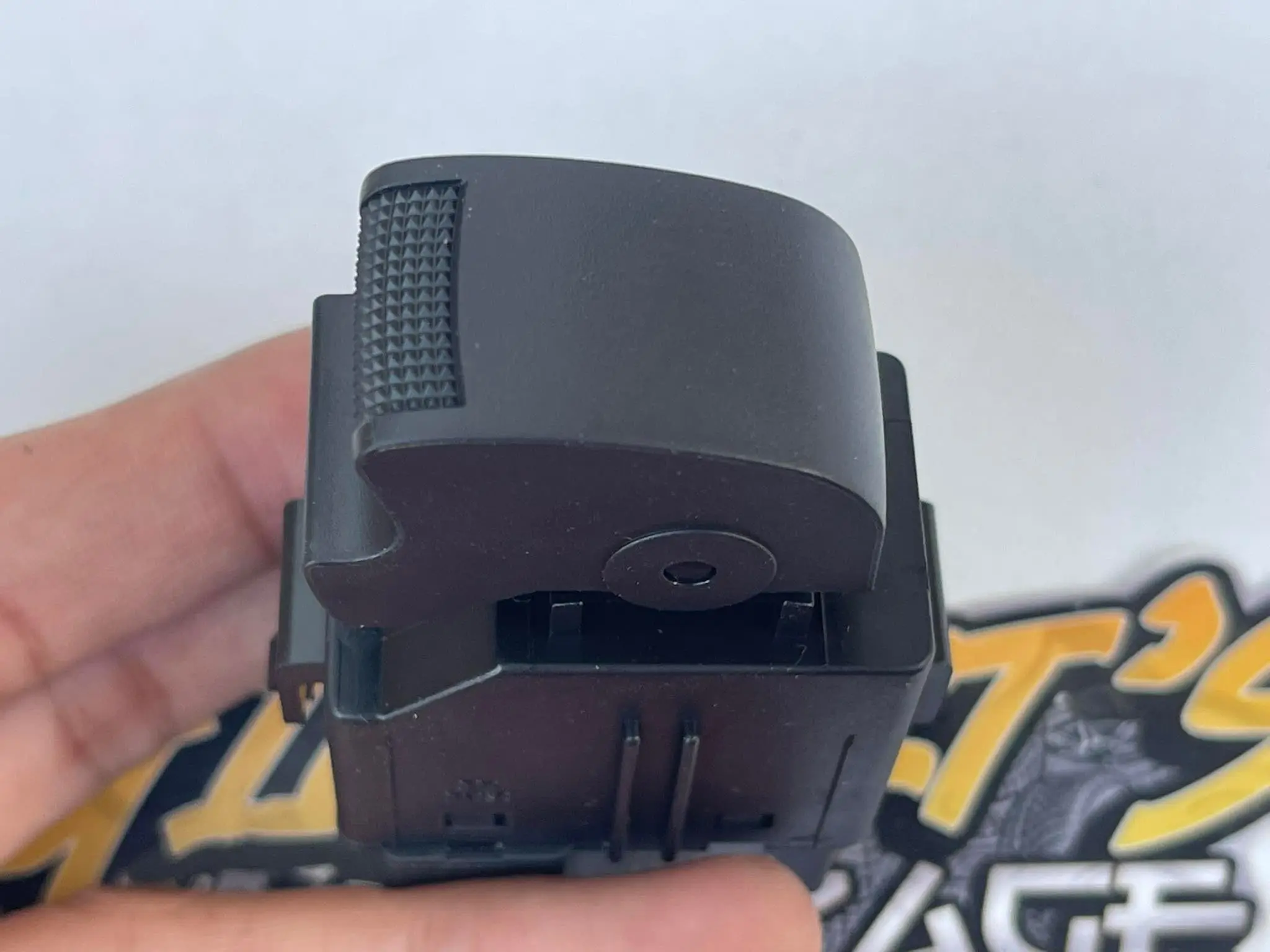 مفتاح كهربائي لجانب الركاب لإيسوزو 2 مفتاح كهربائي لجانب الركاب لإيسوزو