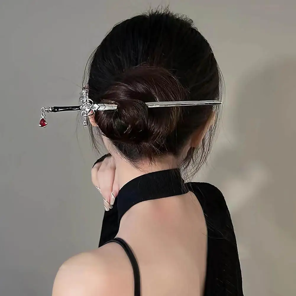 Metal Sword Hairpin Chinese Simple Hair Sticks Ancient Sword Bright Luster Plating Hair Stick 2022 New Punk Hair Accessories
Metal Sword Hairpin Chinese Simple Hair Sticks Ancient Sword Bright Luster Plating Hair Stick 2022 New Punk Hair Accessories