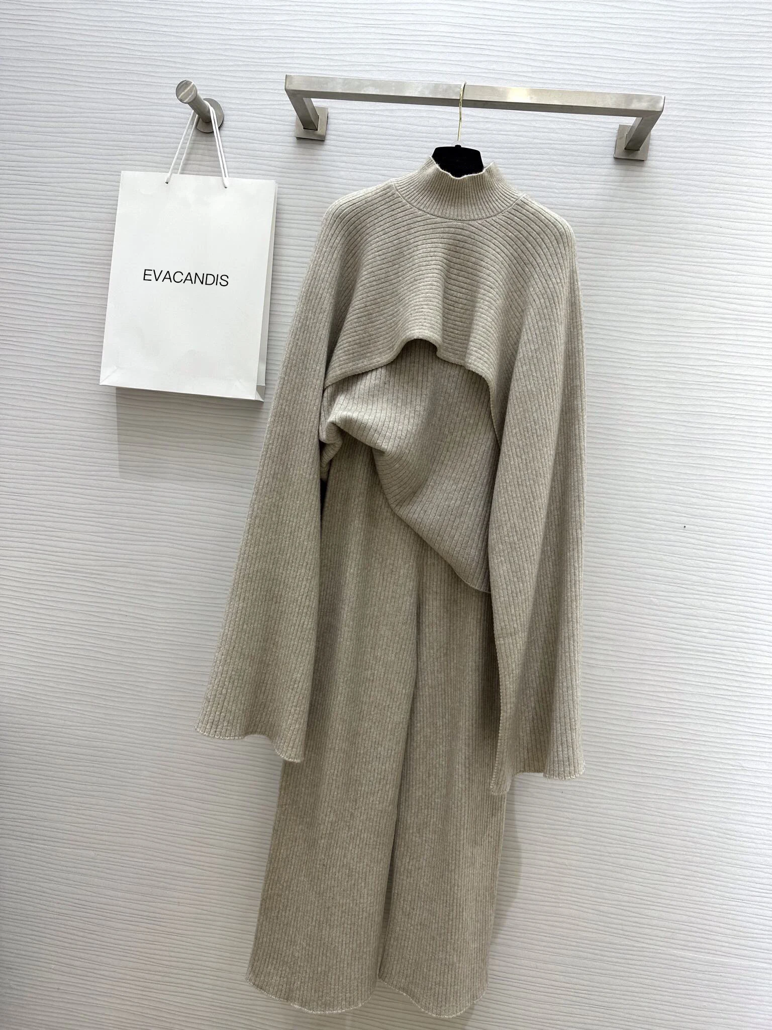 EVACANDIS Women Elegant Autumn Winter Wool Knitted Wrap Long Sleeve Tops and Straight Pants Three-piece Sets Chic Solid Vintage
EVACANDIS Women Elegant Autumn Winter Wool Knitted Wrap Long Sleeve Tops and Straight Pants Three-piece Sets Chic Solid Vintage