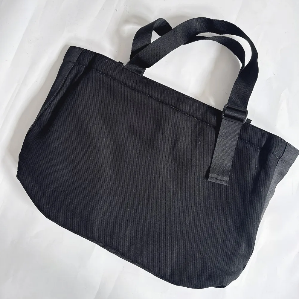 Large Capacity Tote Bag Yoga Fitness Canvas Casual Nylon Waterproof One Shoulder Handbag
Large Capacity Tote Bag Yoga Fitness Canvas Casual Nylon Waterproof One Shoulder Handbag