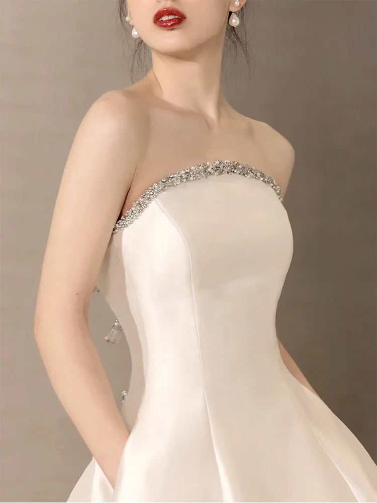 Women French Simple Wedding Dresses White Satin Tube Top Prom Party Dress Bridal Backless Long Tailing Gowns
Women French Simple Wedding Dresses White Satin Tube Top Prom Party Dress Bridal Backless Long Tailing Gowns