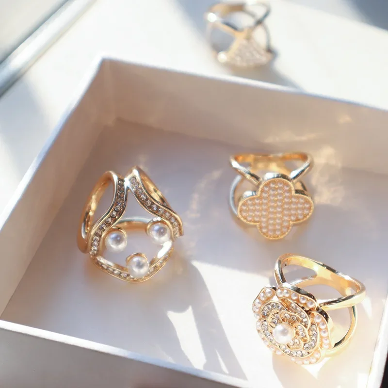 Fashion Scarves Buckle Women Brooches Stainless Steel Ring Scarfs Buckles Simple Cross Crystal Scarf Clip Metal Brooch Jewelry
Fashion Scarves Buckle Women Brooches Stainless Steel Ring Scarfs Buckles Simple Cross Crystal Scarf Clip Metal Brooch Jewelry