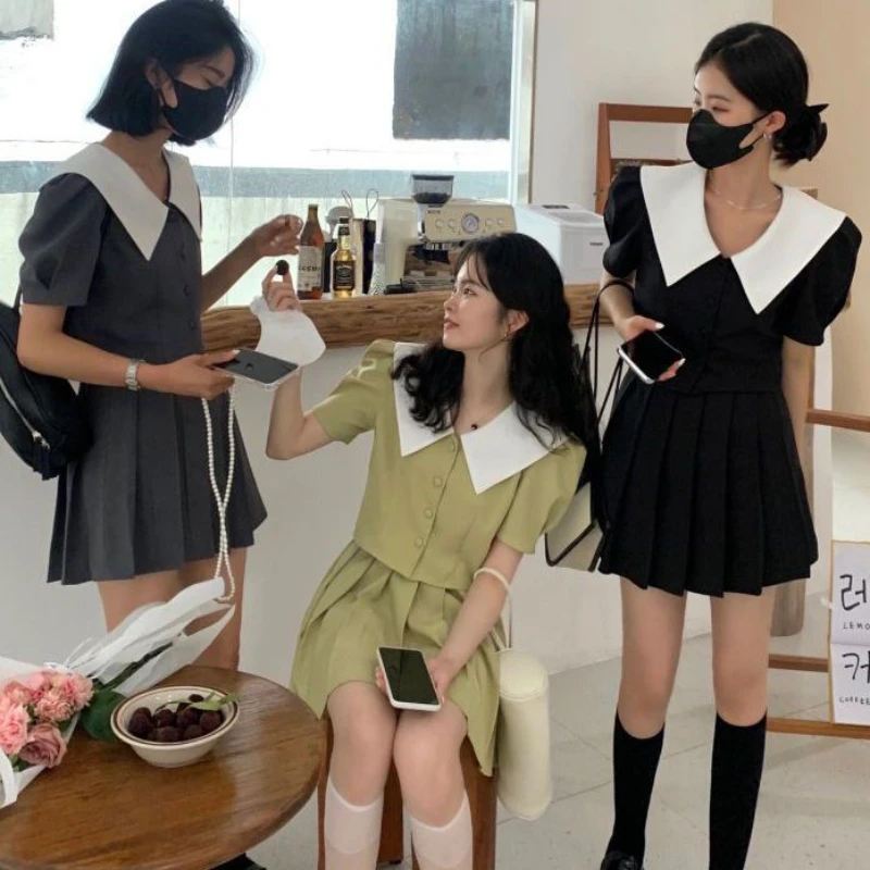 Suit Pleated Skirt Set for Women's 2023 New Loose Fitting Cardigan Short Sleeved Top+high Waisted Short Skirt Two-piece Set
Suit Pleated Skirt Set for Women's 2023 New Loose Fitting Cardigan Short Sleeved Top+high Waisted Short Skirt Two-piece Set