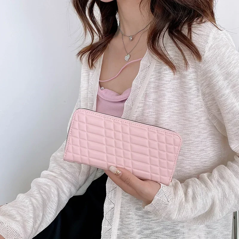 New Retro Versatile Solid Color Personality Internet Celebrity Model Ladies Mid-length Casual Clutch Bag Fashion Wallet Mobile
New Retro Versatile Solid Color Personality Internet Celebrity Model Ladies Mid-length Casual Clutch Bag Fashion Wallet Mobile