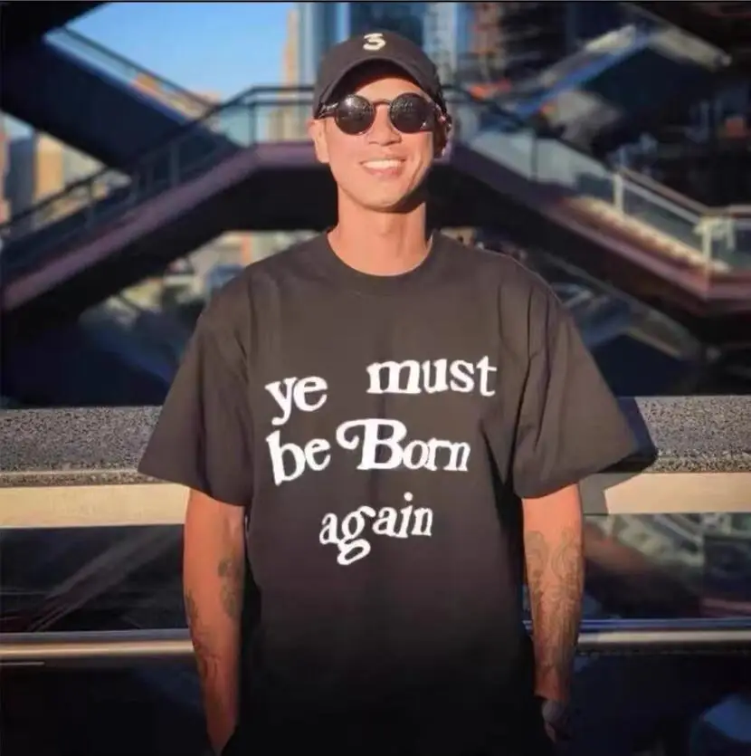 Kanye модная уличная одежда CPFM KANYE YE MUST BORN AGAIN пенопластовая печать летняя хип-хоп Уличная одежда футболки для мужчин
Kanye модная уличная одежда CPFM KANYE YE MUST BORN AGAIN пенопластовая печать летняя хип-хоп Уличная одежда футболки для мужчин