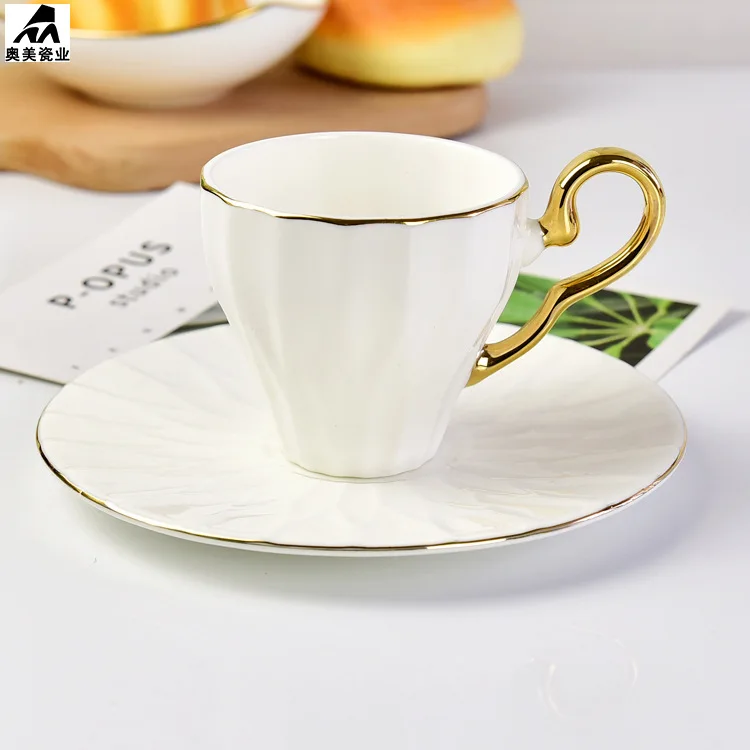 European style plain line drawing gold bone china coffee set hotel club home living room coffee cup afternoon tea cake cup plate
European style plain line drawing gold bone china coffee set hotel club home living room coffee cup afternoon tea cake cup plate