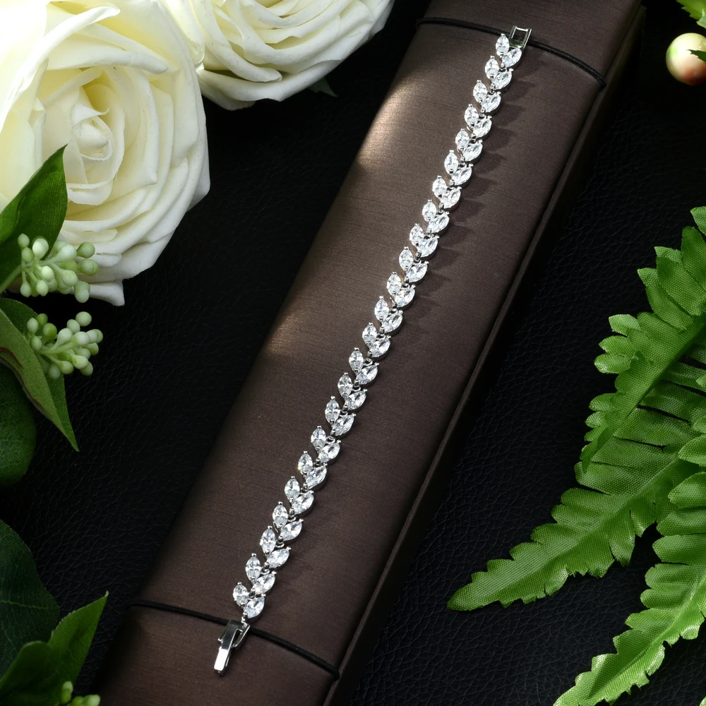 Fashion Top Quality Leaf Shape Cubic Zirconia Paved White/Black Color Tennis Bracelet for Women Wedding Party Jewelry B-115
Fashion Top Quality Leaf Shape Cubic Zirconia Paved White/Black Color Tennis Bracelet for Women Wedding Party Jewelry B-115