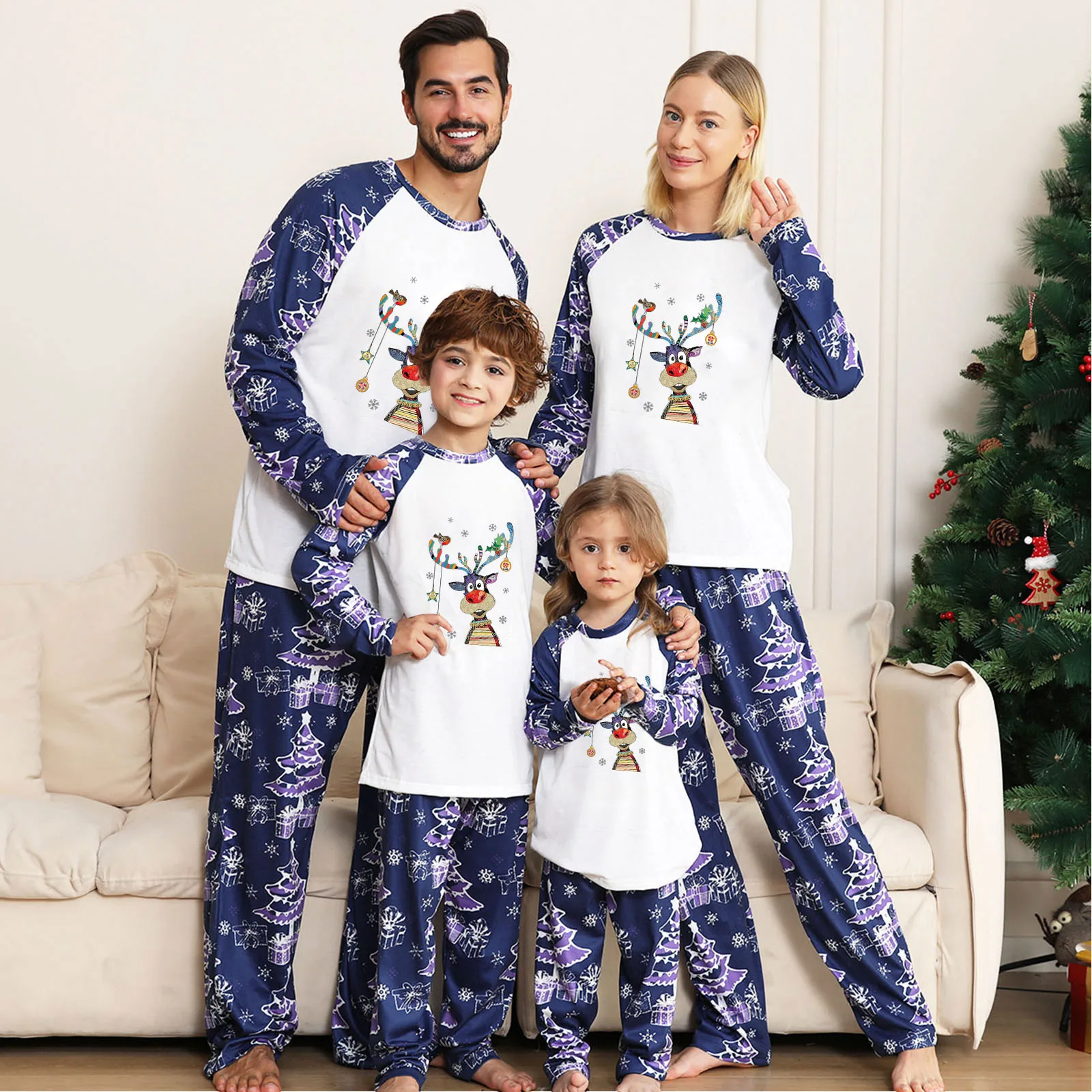 Aangepaste Pyjama Vrolijke Kerst Pjs Familie Matching Herten Print Pyjama Set Herten Pyjama Gepersonaliseerde Pyjama Kerst familie geschenken Kleding Gender-neutrale kleding volwassenen Pyjamas & Badjassen Pyjama 