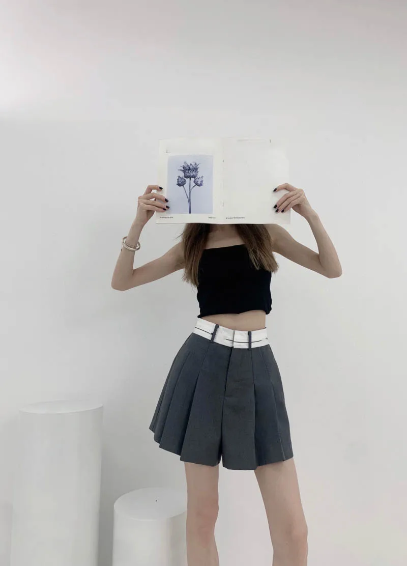 Women's classic suit culottes contrast color waist head design A-line culottes with age reduction waist collection shorts
Women's classic suit culottes contrast color waist head design A-line culottes with age reduction waist collection shorts