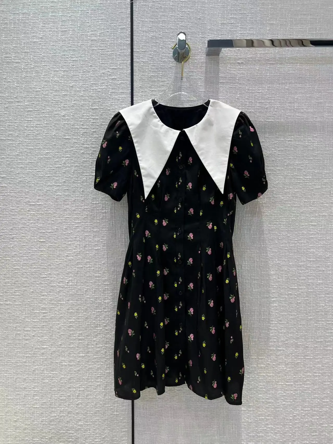 Fyion Fashion Runway 2022 Summer Vintage Dress Women Short Sleeve FlowersPrinted High Quality Elegant Mini Dresses
Fyion Fashion Runway 2022 Summer Vintage Dress Women Short Sleeve FlowersPrinted High Quality Elegant Mini Dresses
