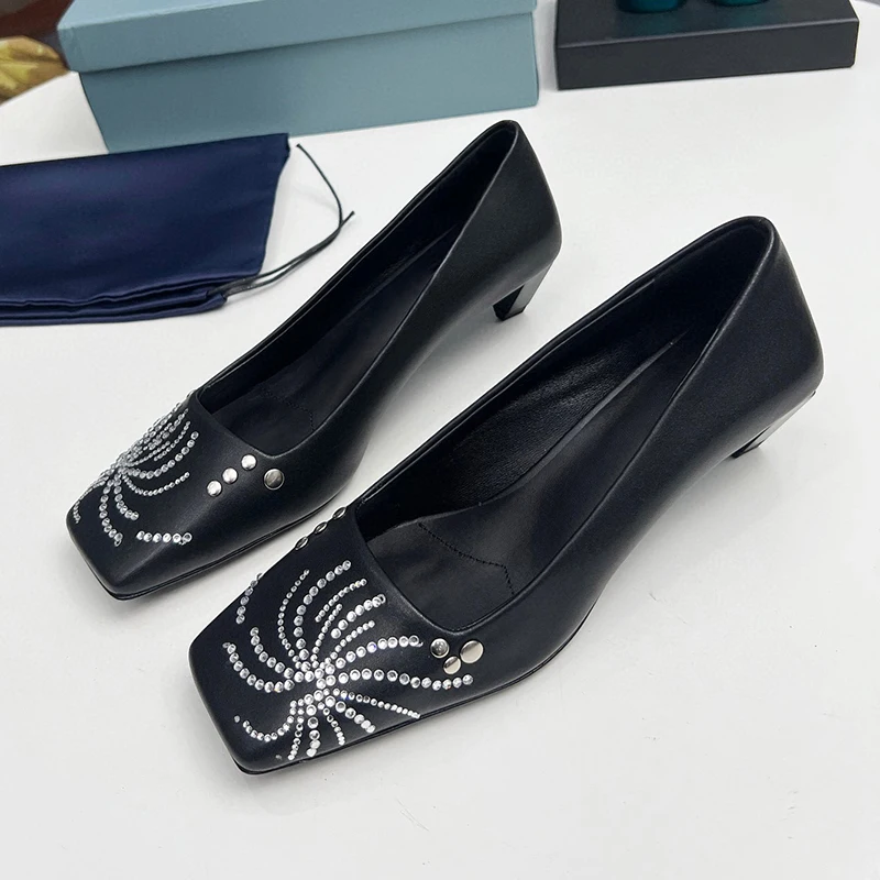 Summer New Fashion Ladies High Heels Crystal Decor Flower Design Banquet Female Pumps Satin Material Square Toe Single Shoes
Summer New Fashion Ladies High Heels Crystal Decor Flower Design Banquet Female Pumps Satin Material Square Toe Single Shoes
