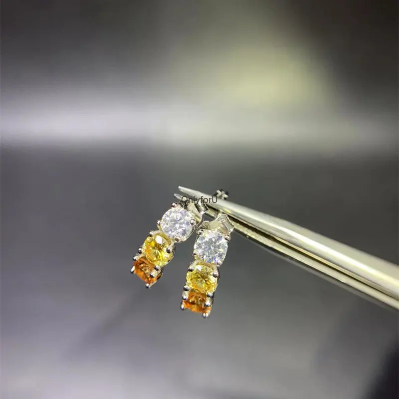 Круглые серьги YULEM из муассанита 3 мм, роскошные серьги из стерлингового серебра с бриллиантами D-образного цвета для женщин
Круглые серьги YULEM из муассанита 3 мм, роскошные серьги из стерлингового серебра с бриллиантами D-образного цвета для женщин