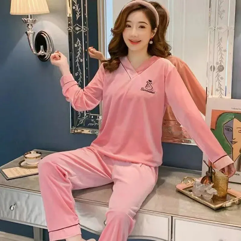 New Autumn Winter Gold Velvet Casual Sports Suit Women Pajamas Two Piece Set Can Be Worn Outside The Home Clothes Trousers Suits
New Autumn Winter Gold Velvet Casual Sports Suit Women Pajamas Two Piece Set Can Be Worn Outside The Home Clothes Trousers Suits