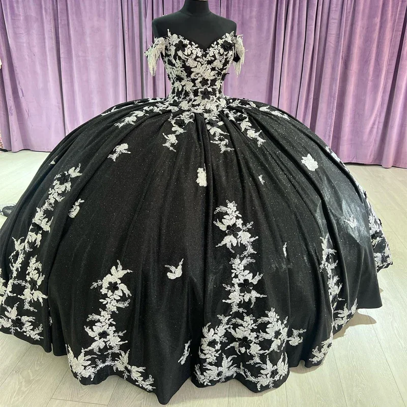 Balck Ball Gown Sweet 16 Quinceanera Dress Off The Shoulder Shiny Appliques Lace Beads Ruffles Vestido De 15 Anos Court Train
Balck Ball Gown Sweet 16 Quinceanera Dress Off The Shoulder Shiny Appliques Lace Beads Ruffles Vestido De 15 Anos Court Train