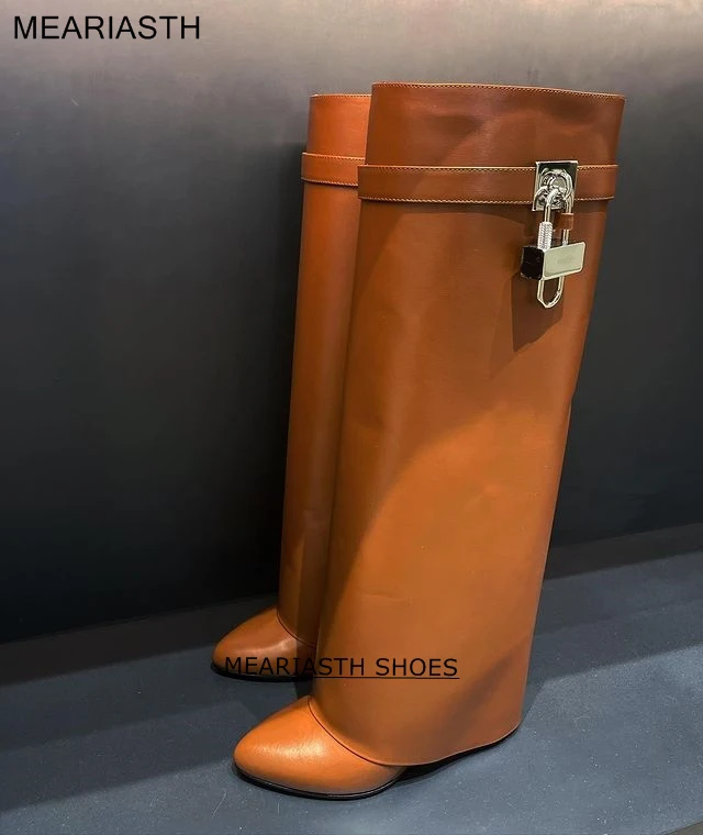 Newest Sexy Suede Shark Lock Design Women Wedge Boots Pointed Toe Covered Wedge Heel Winter Boots Women Plus Size 43 Long Botas 
Newest Sexy Suede Shark Lock Design Women Wedge Boots Pointed Toe Covered Wedge Heel Winter Boots Women Plus Size 43 Long Botas