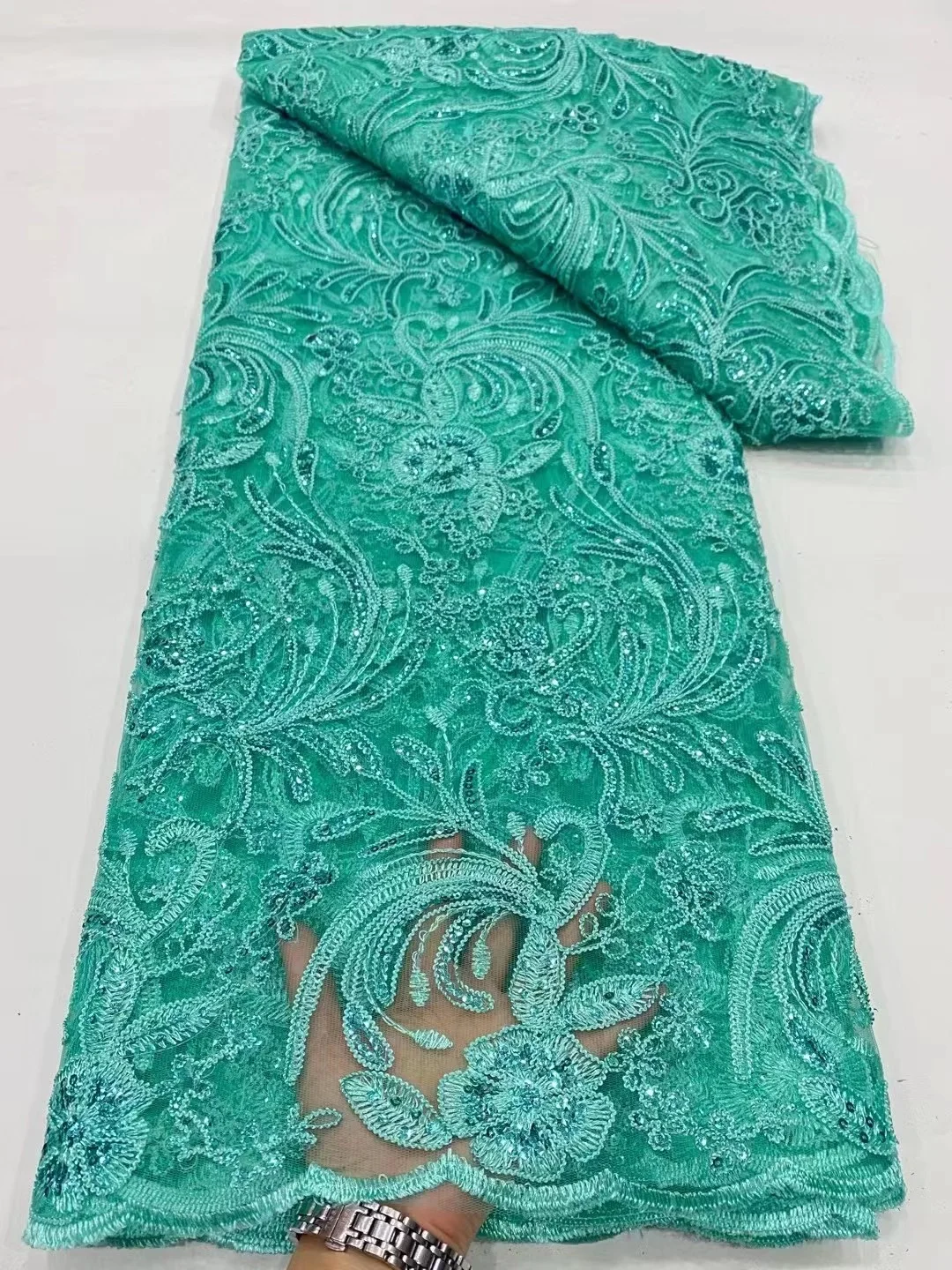 Nigerian Sequins Lace Fabric 2023 High Quality Lace African Tulle Mesh Lace Embroidery Fabric For Wedding Dress Sewing
Nigerian Sequins Lace Fabric 2023 High Quality Lace African Tulle Mesh Lace Embroidery Fabric For Wedding Dress Sewing