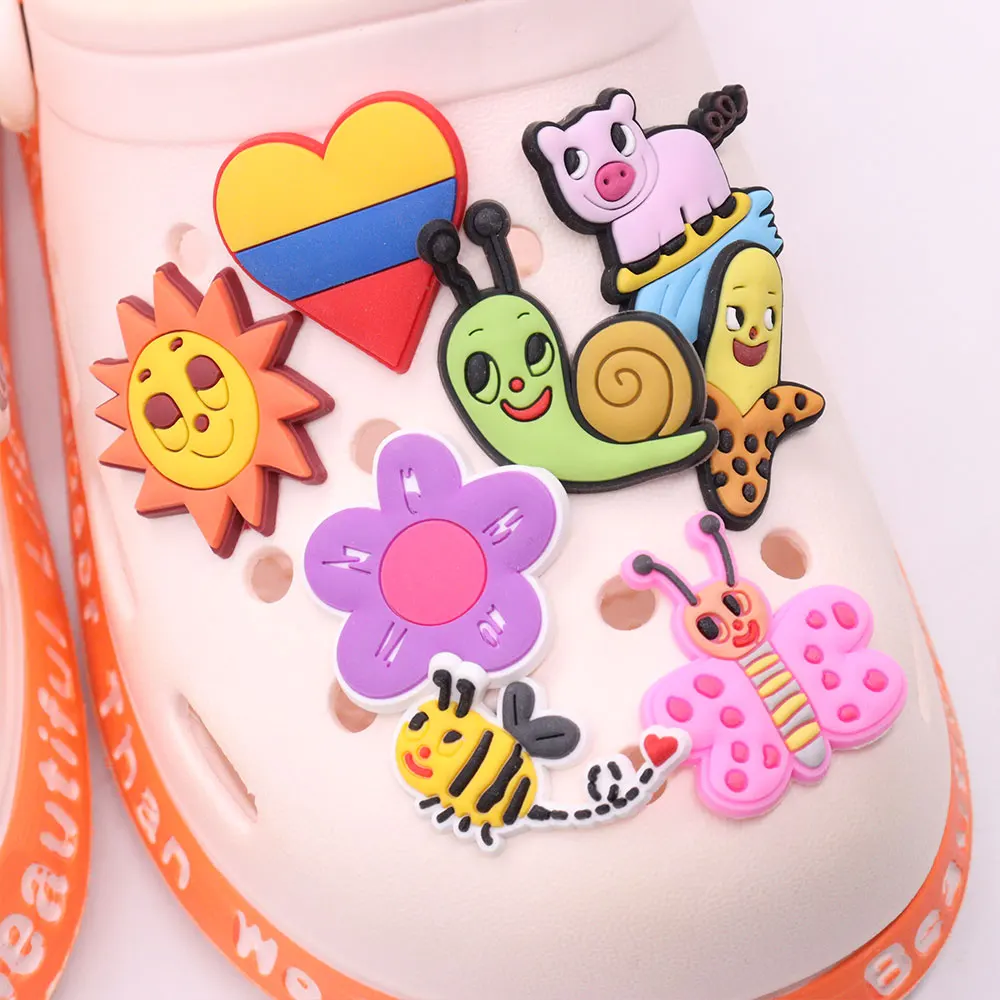 Wholesale 50pcs PVC Shoe Charms Sun Butterfly Snail Bee Banana Accessories DIY Shoe Decoration For Croc Jibz Kids X-mas Gift
Wholesale 50pcs PVC Shoe Charms Sun Butterfly Snail Bee Banana Accessories DIY Shoe Decoration For Croc Jibz Kids X-mas Gift