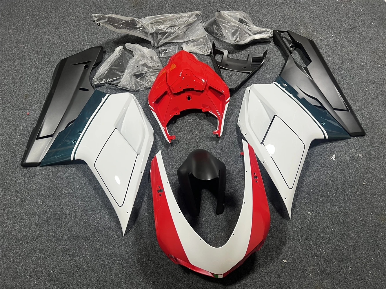 Комплект обтекателей для мотоцикла, пластиковый комплект кузова для DUCATI 1098, аксессуары для инъекций, полный кузов, красный, белый
Комплект обтекателей для мотоцикла, пластиковый комплект кузова для DUCATI 1098, аксессуары для инъекций, полный кузов, красный, белый