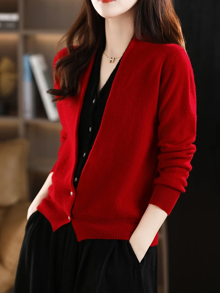 New Fashion V-neck Cashmere Cardigan Women Fake Two Pieces Color Stitching Sweater Women Elegant Vintage Outwear Coat Womens
New Fashion V-neck Cashmere Cardigan Women Fake Two Pieces Color Stitching Sweater Women Elegant Vintage Outwear Coat Womens