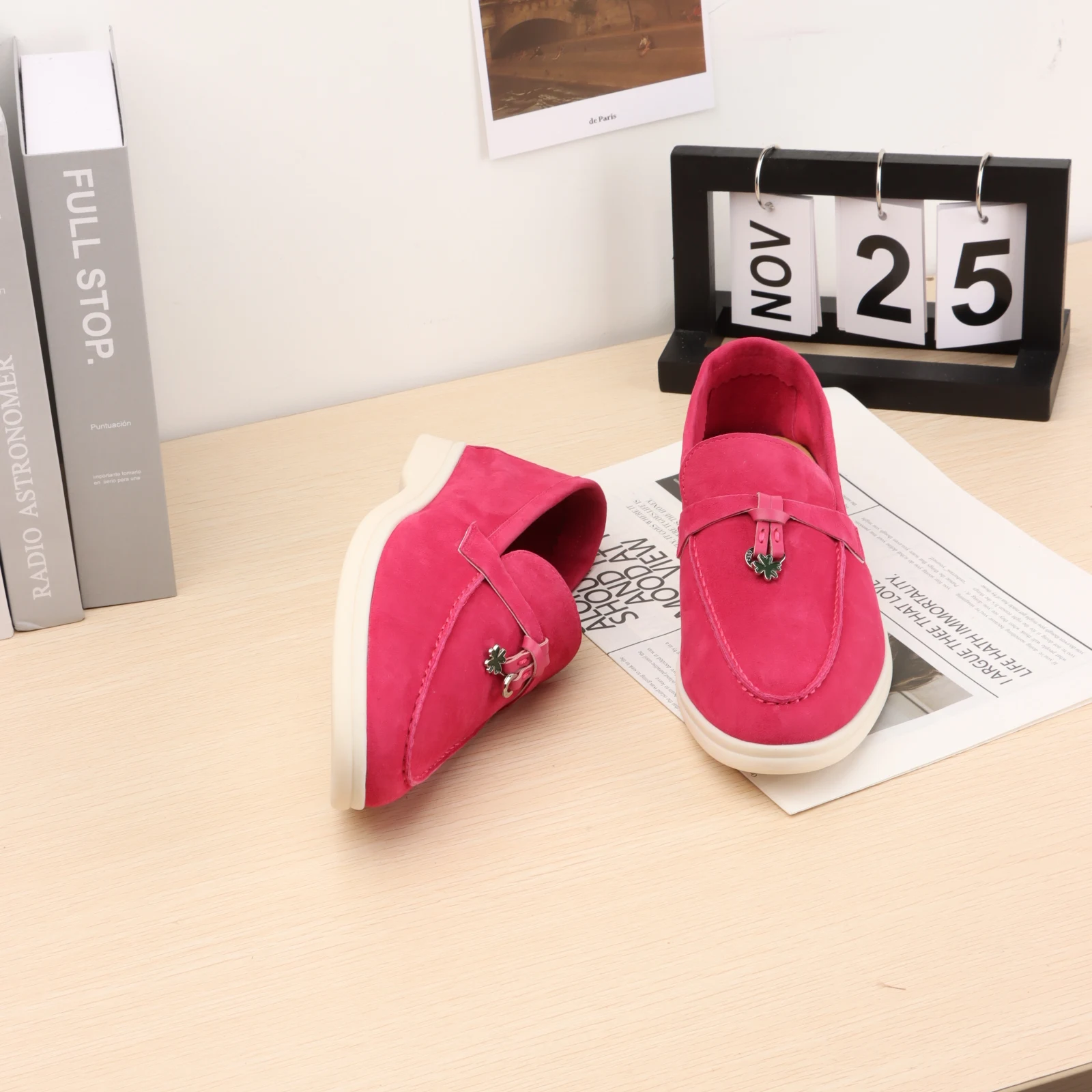

Mocasines дизайнерские Лоферы Роскошная обувь для женщин 2023 кроссовки красные замшевые кожаные плоские мужские брендовые высококачественные черные туфли