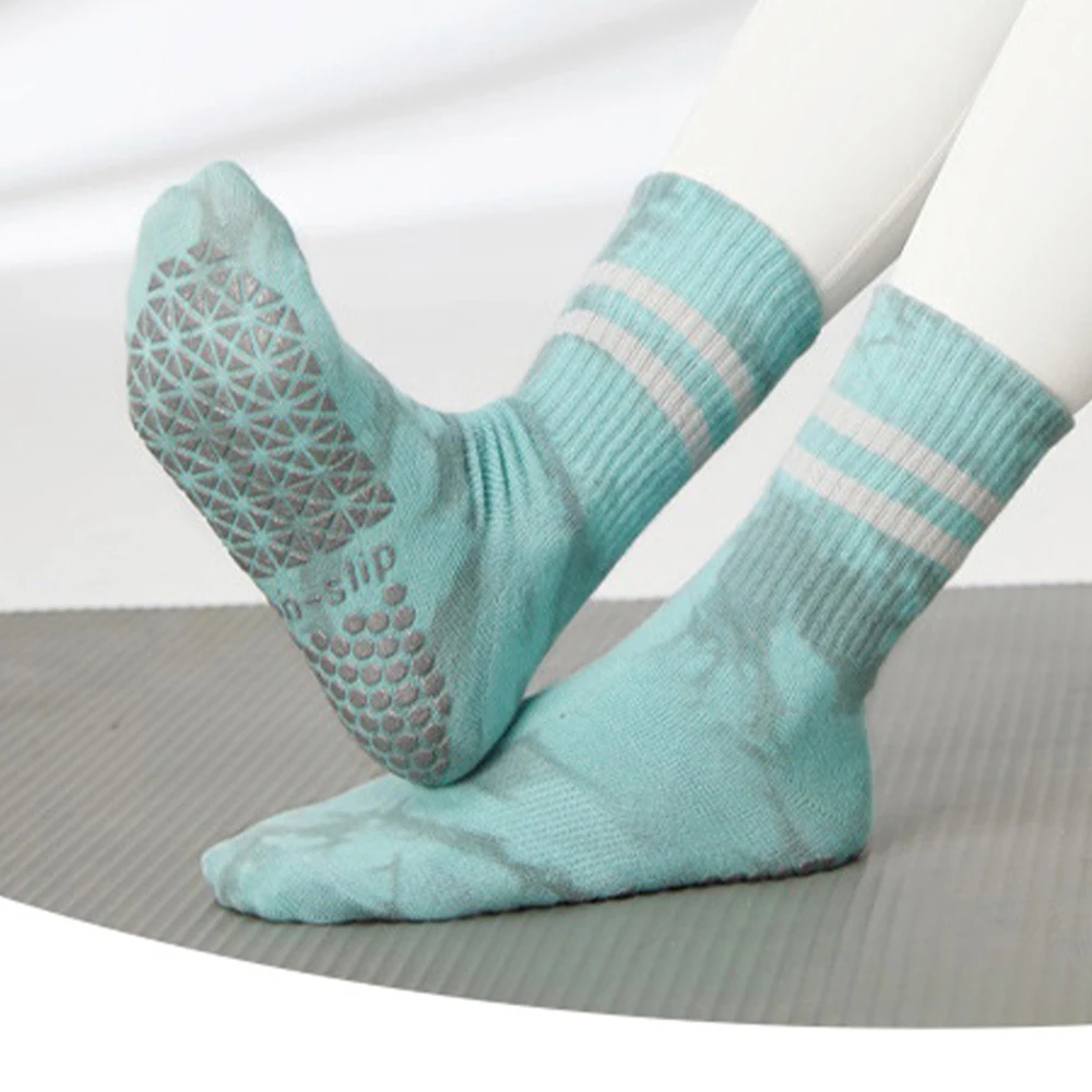 1Pair Yoga Socks Indoor Gradient Color Autumn Winter Thickened Gym Fitness Mid-Tube Socks Cotton Non-Slip Silicone Pilates Socks
1Pair Yoga Socks Indoor Gradient Color Autumn Winter Thickened Gym Fitness Mid-Tube Socks Cotton Non-Slip Silicone Pilates Socks
