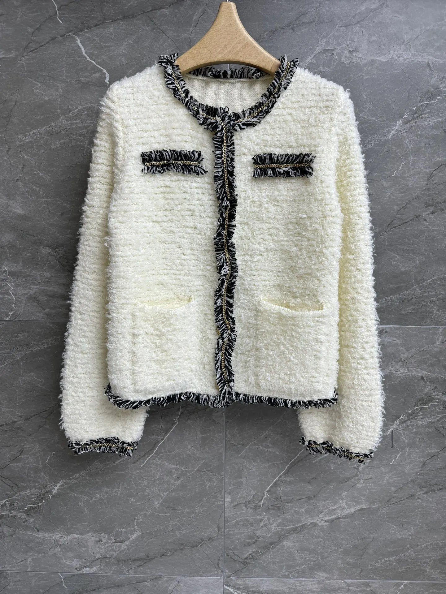 

2023 Winter New Women's Wear round Neck Contrast Color Fringed Burr Decorative Stitching Wool Cardigan 1128