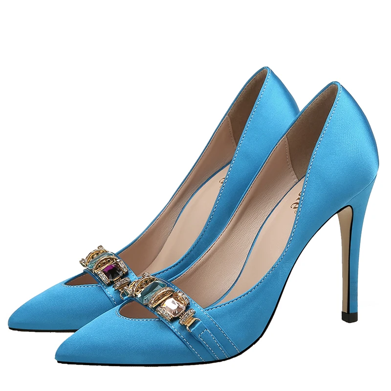 Spring and summer pointed toe satin rhinestone stiletto women shoes banquet dress all-match large size small size custom sandals
Spring and summer pointed toe satin rhinestone stiletto women shoes banquet dress all-match large size small size custom sandals