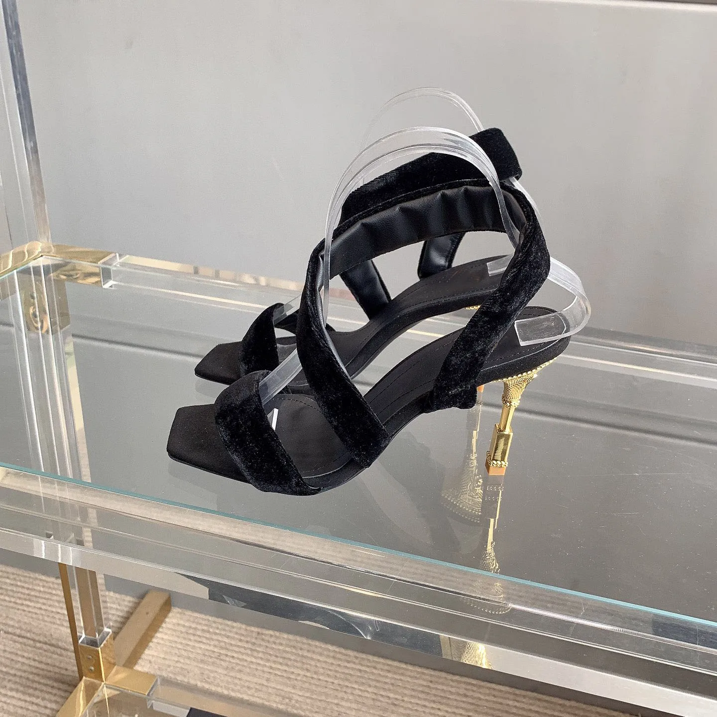 2023 Top Designer Elegant Sexy Ladies High Heel Sandals Solid Color Comfortable Suede Ladies High Heels
2023 Top Designer Elegant Sexy Ladies High Heel Sandals Solid Color Comfortable Suede Ladies High Heels