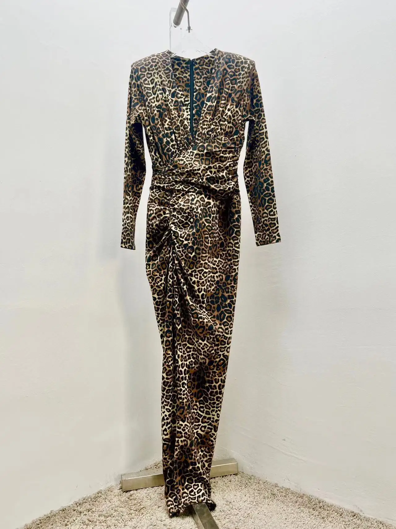 Fyion 2023 Spring Summer Newest Fashion Runway Long Leopard Print Dress Women's V-Neck Designer Top Slim Dress
Fyion 2023 Spring Summer Newest Fashion Runway Long Leopard Print Dress Women's V-Neck Designer Top Slim Dress