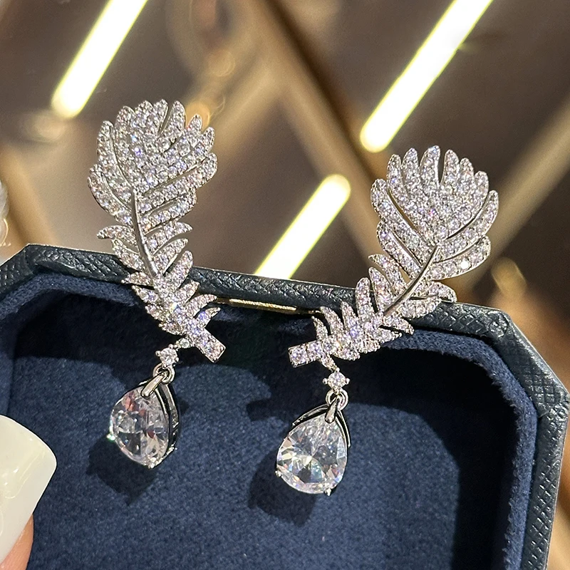 Baroque new French vintage feather waterdrop earrings women wedding dress earrings
Baroque new French vintage feather waterdrop earrings women wedding dress earrings