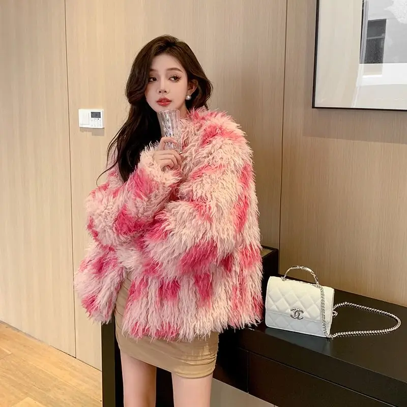 Women Warm Furry Long Sleeve V-neck Female Outwear Winter Korean Fashion Street All Match Imitation Wool Woven Short Plush Coat
Women Warm Furry Long Sleeve V-neck Female Outwear Winter Korean Fashion Street All Match Imitation Wool Woven Short Plush Coat