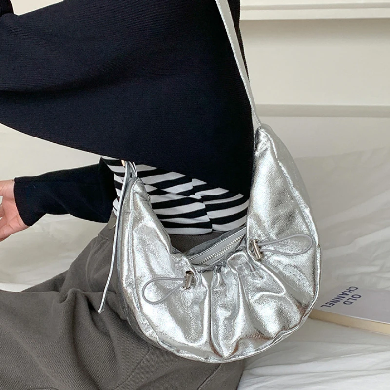Solid Color Large Capacity Women's Shoulder Bag Fashion Folded Drawstring Ladies Underarm Bags Vintage Denim Female Tote Handbag
Solid Color Large Capacity Women's Shoulder Bag Fashion Folded Drawstring Ladies Underarm Bags Vintage Denim Female Tote Handbag