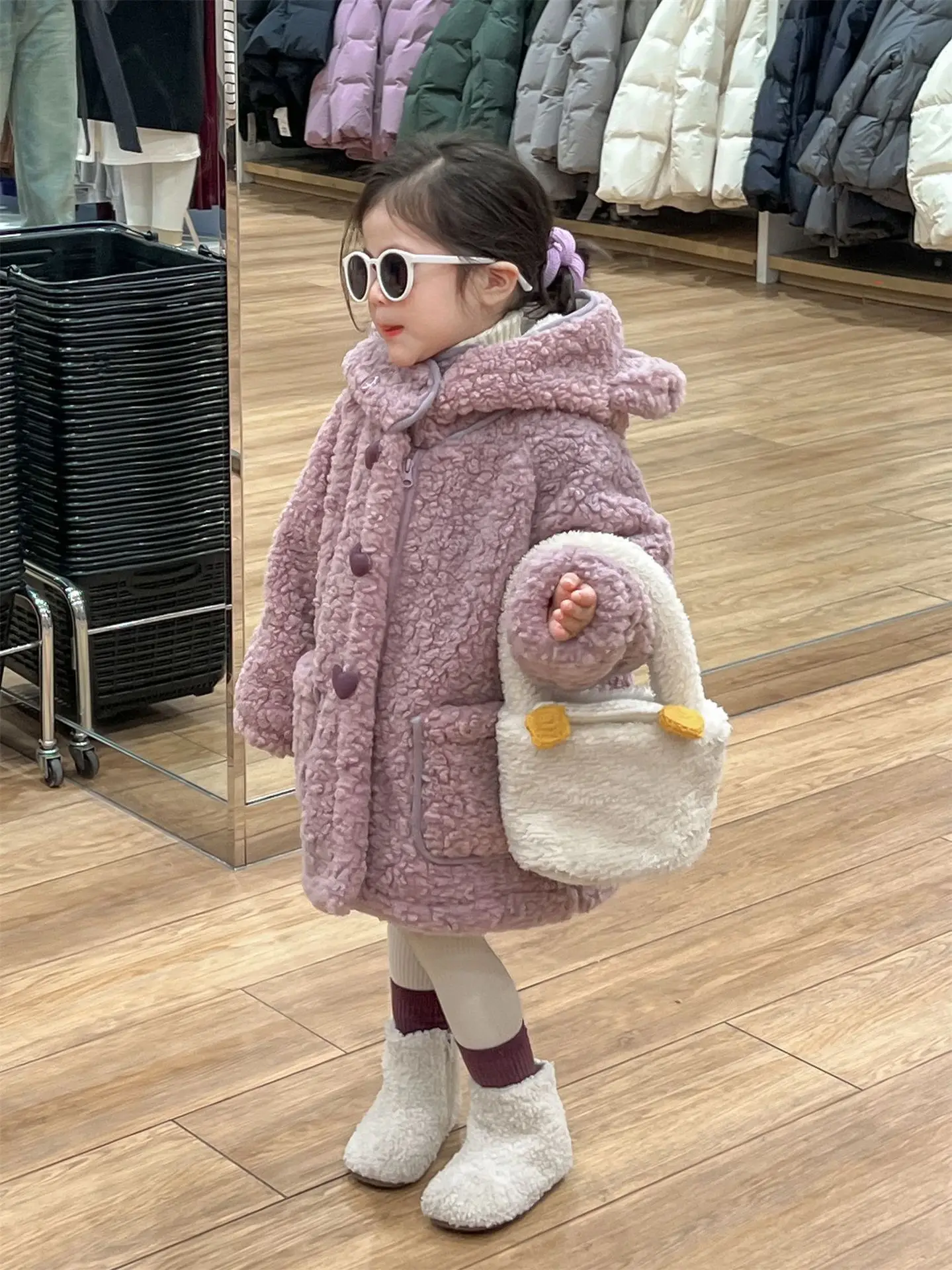 Пальто для девочек, детская одежда, зима 2023, корейское трехмерное пальто с капюшоном и ушками для девочек с капюшоном, на хлопковом подкладе, меховое пальто
Пальто для девочек, детская одежда, зима 2023, корейское трехмерное пальто с капюшоном и ушками для девочек с капюшоном, на хлопковом подкладе, меховое пальто