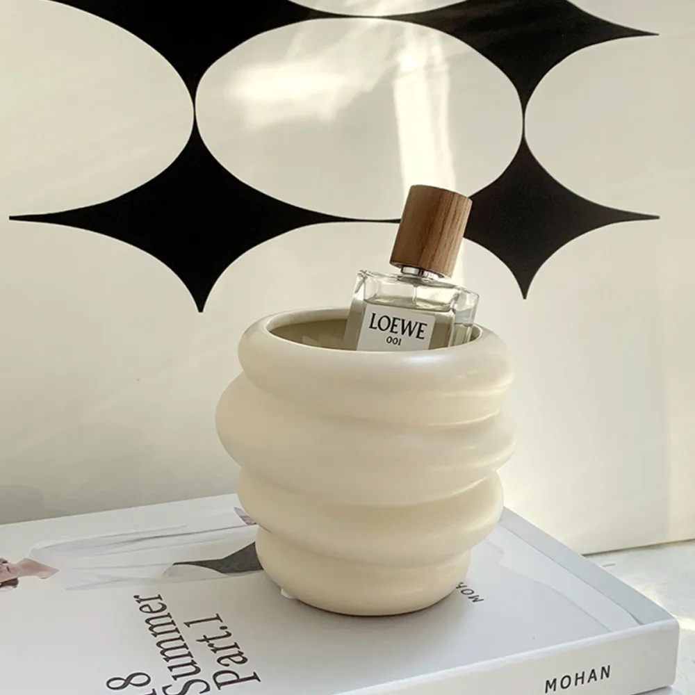 Nordic Lipsticks Makeup Brush Holder Irregular Round Tableware Ornaments Storage Pot Home Office Ceramic Stationery Organizer 
Nordic Lipsticks Makeup Brush Holder Irregular Round Tableware Ornaments Storage Pot Home Office Ceramic Stationery Organizer