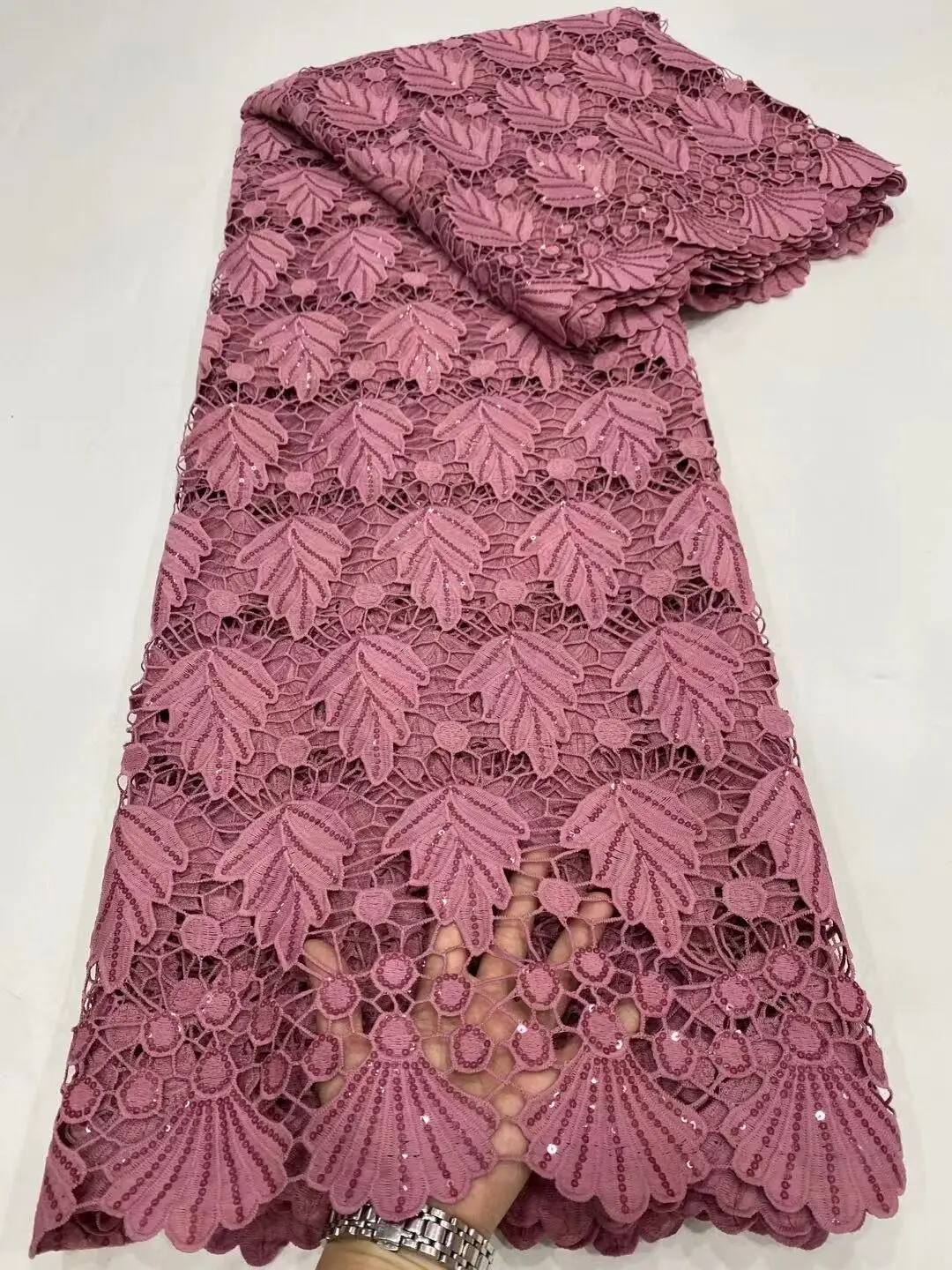 Nigerian Lace Fabric 2021 High Quality Sequins Lace Fabric Gold Embroidered Tulle African Velvet Lace Fabric
Nigerian Lace Fabric 2021 High Quality Sequins Lace Fabric Gold Embroidered Tulle African Velvet Lace Fabric