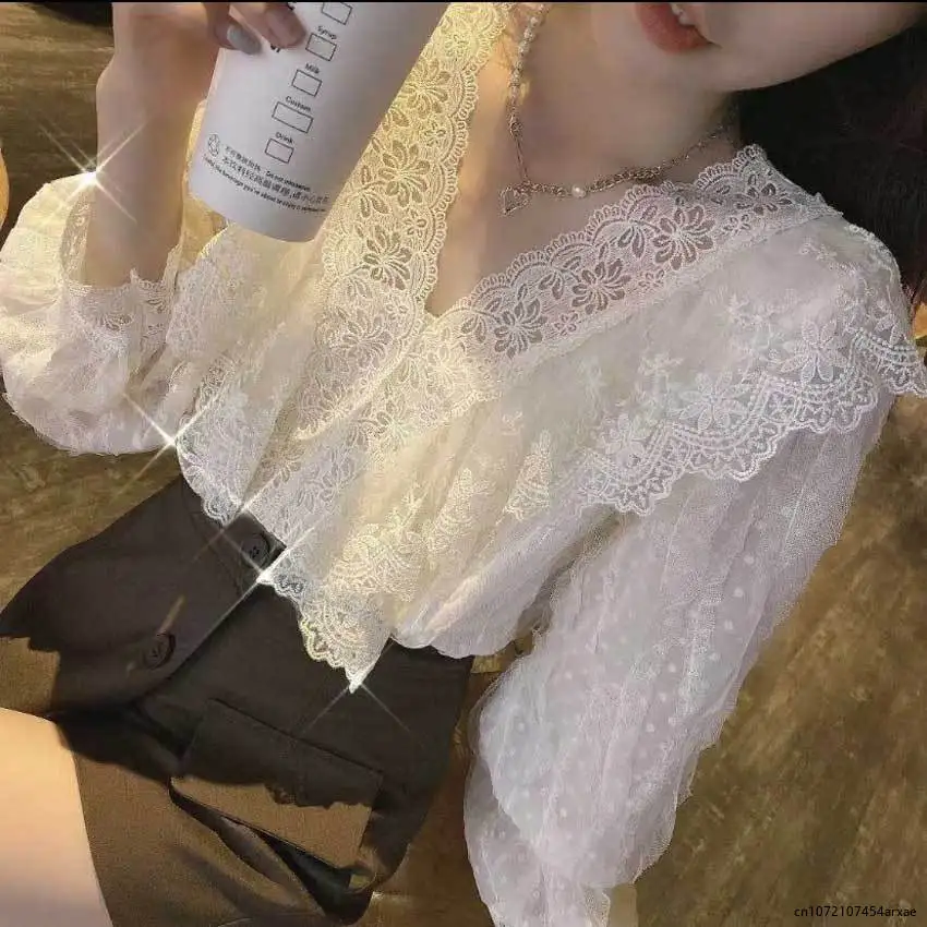 Blouses Women Elegant Retro Hollow Out Design Chic Korean Vintage Office Ladies V-neck Blouse New All-match Summer Femme Clothes
Blouses Women Elegant Retro Hollow Out Design Chic Korean Vintage Office Ladies V-neck Blouse New All-match Summer Femme Clothes