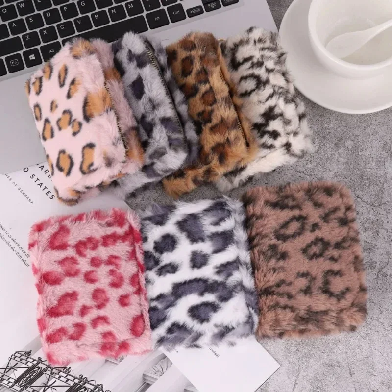 New Creative Plush Coin Purse 2024 Fashion Women Leopard Print Plush Card Wallet Nich Simple Furry Card Bag Wallet Case
New Creative Plush Coin Purse 2024 Fashion Women Leopard Print Plush Card Wallet Nich Simple Furry Card Bag Wallet Case
