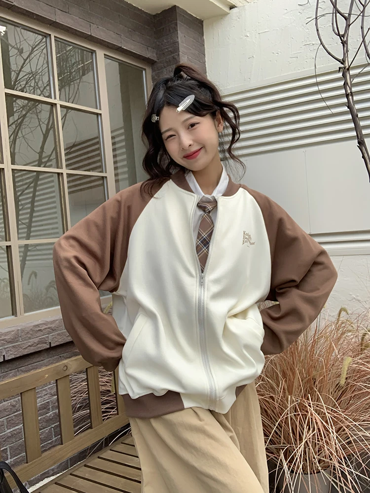 2022 New American Retro Letter Print Loose Bomber Coat Color Contrast Long Sleeve Jacket Top Free Shipping
2022 New American Retro Letter Print Loose Bomber Coat Color Contrast Long Sleeve Jacket Top Free Shipping