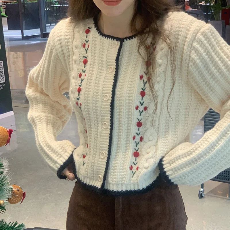 Женский свитер с вышивкой, мягкий вязаный кардиган во французском стиле с цветочной вышивкой в Корейском стиле, осень 2023
Женский свитер с вышивкой, мягкий вязаный кардиган во французском стиле с цветочной вышивкой в Корейском стиле, осень 2023