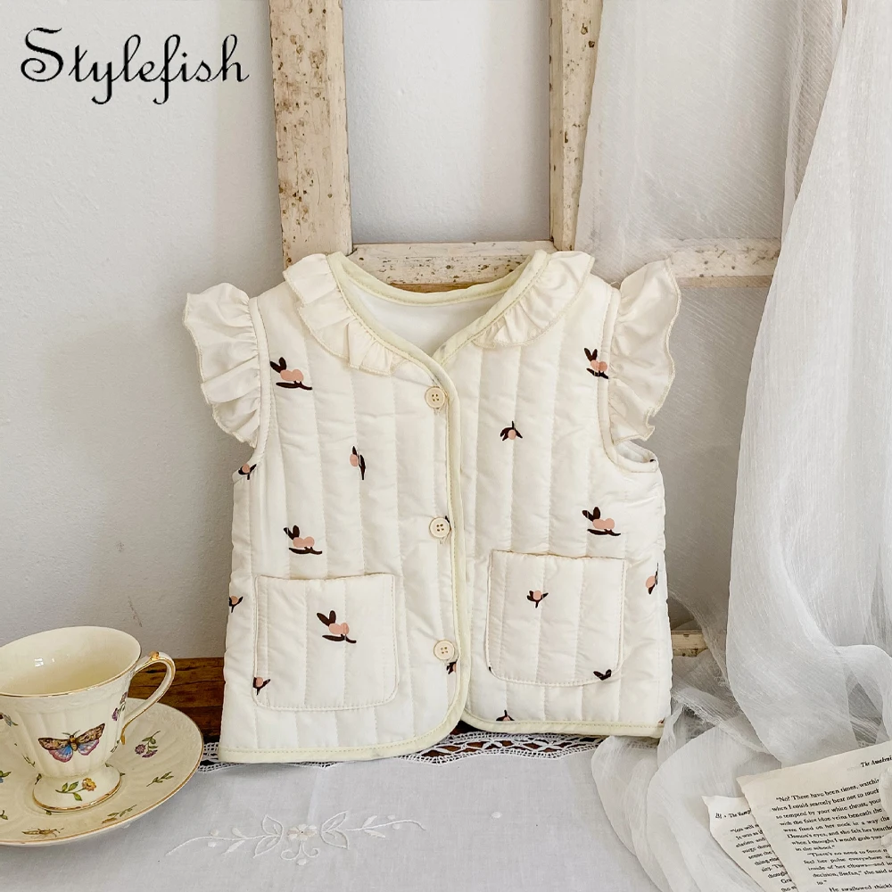 Универсальный теплый зимний жилет на застежке для детей 2 лет
Универсальный теплый зимний жилет на застежке для детей 2 лет