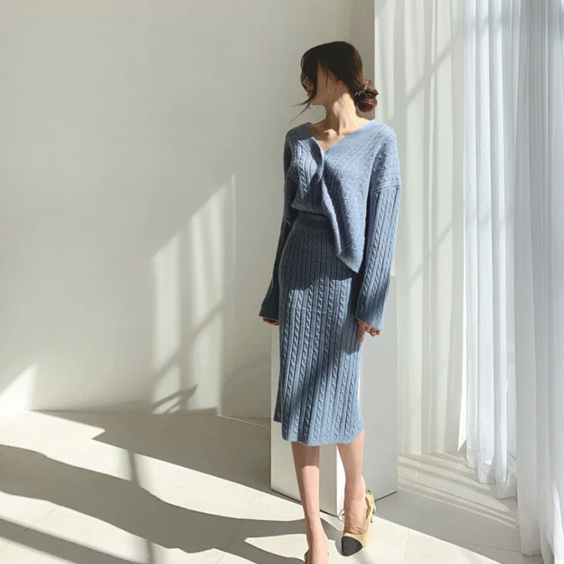 Korean Spring Autumn Temperament V-neck Linen Pattern Knitted Cardigan Sweater+high Waist Buttocks Skirt Two-piece Set For Women
Korean Spring Autumn Temperament V-neck Linen Pattern Knitted Cardigan Sweater+high Waist Buttocks Skirt Two-piece Set For Women