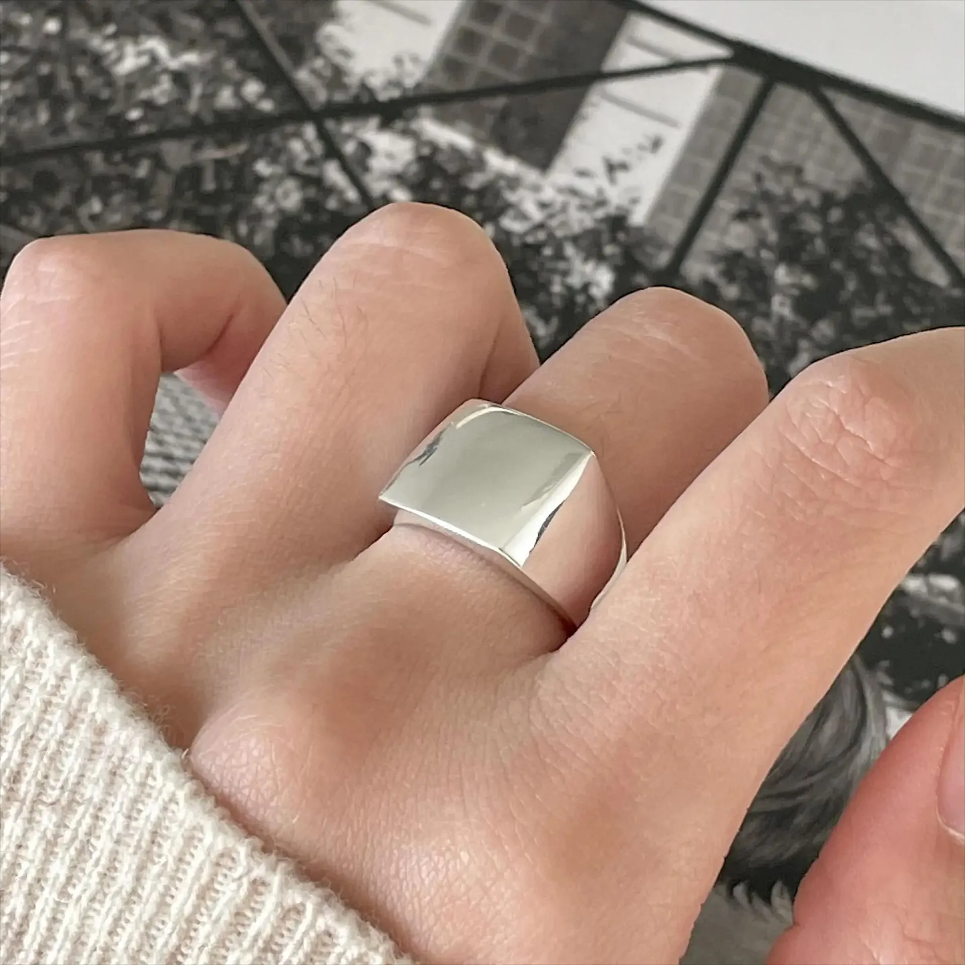 Silver Color Geometry Square Ring for Women Girl Fashion Irregular Punk Wide Edge Fashion Party Daily Jewelry Gift Dropshipping
Silver Color Geometry Square Ring for Women Girl Fashion Irregular Punk Wide Edge Fashion Party Daily Jewelry Gift Dropshipping